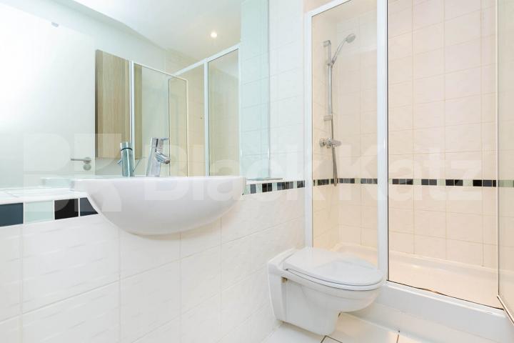 Exceptional spacious 2 bed 2 bath within a private luxury development  Buckler Court, Eden Grove, Holloway